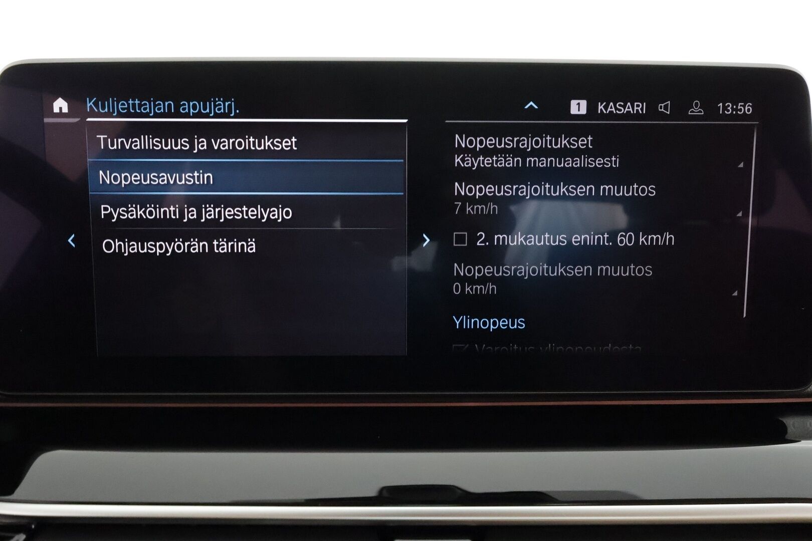 BMW 530 2022 G30 Sedan 530e xDrive A Charged Edition * ACC / Vaaleat Sporttinahat / HiFi / Adapt.LED / Peruutuskamera / Comfort Access / Navi - Koukku / Suomi-auto / Kahdet renkaat aluvanteilla