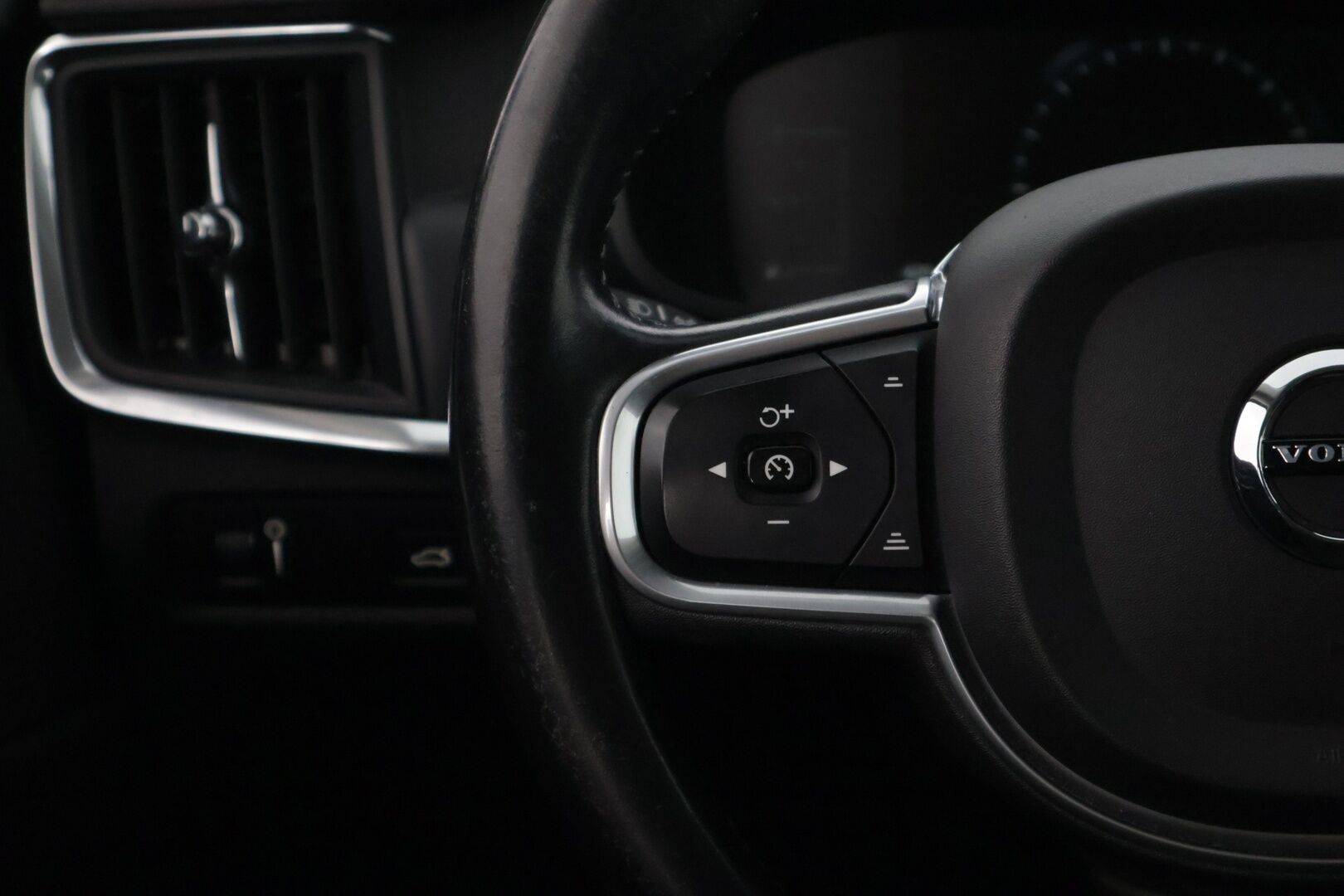 Volvo S90 2017 D3 Business aut * Pilot Assist / Webasto / Adap. vakkari / Vetokoukku / AndroidAuto / AppleCarplay / LED-ajovalot * - * Juuri Tullut / 2x Renkaat ja vanteet / Hyvin huollettu *