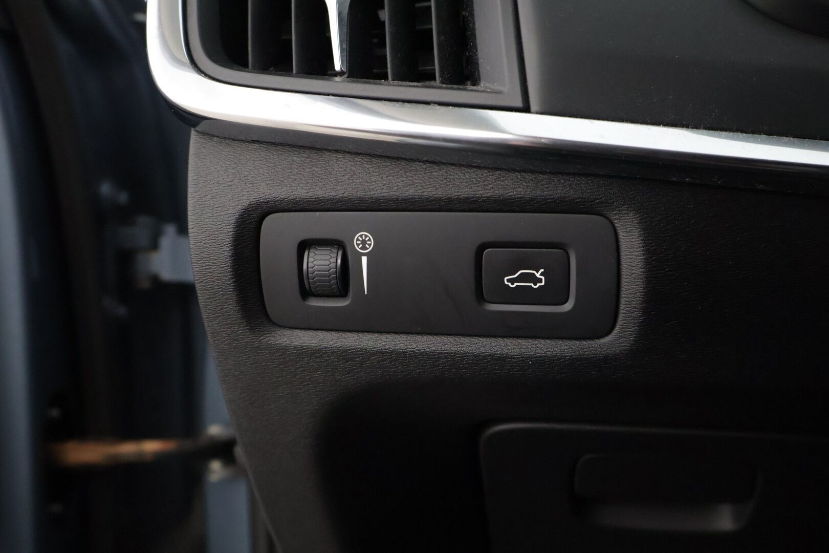 Volvo S90 2017 D3 Business aut * Pilot Assist / Webasto / Adap. vakkari / Vetokoukku / AndroidAuto / AppleCarplay / LED-ajovalot * - * Juuri Tullut / 2x Renkaat ja vanteet / Hyvin huollettu *