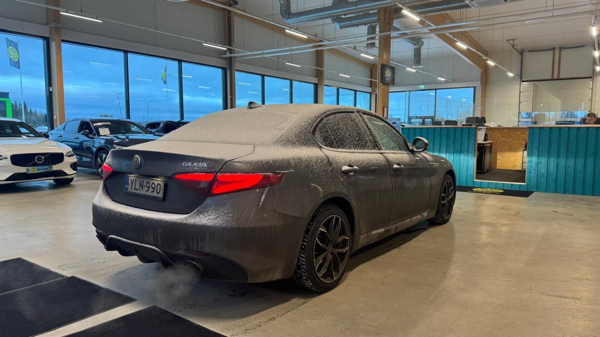 Alfa Romeo Giulia 2017 2.0 280hp AT8 AWD Veloce * ACC / Nahkasisusta / Harman&Kardon / Muistipenkki / Blis / Peruutuskamera * - 2x Vanteet / Juuri huollettu / Upea! - HULLU BLACKWEEK KORKOTARJOUS 2,49%