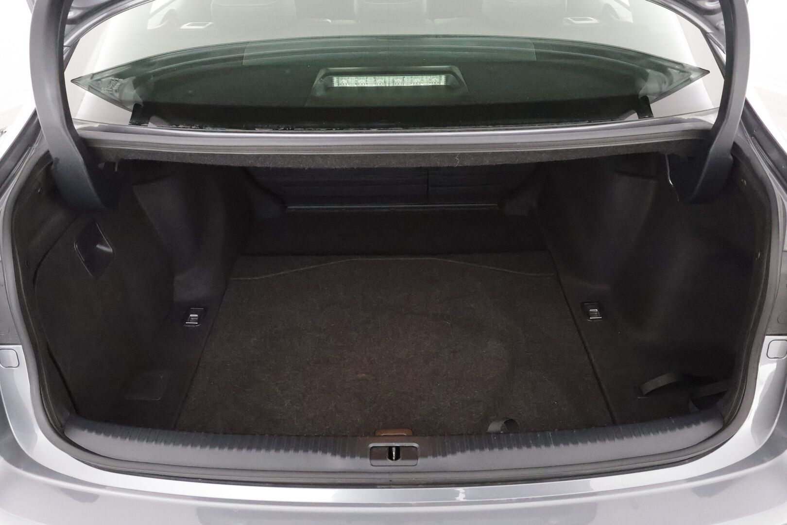 Lexus IS 2015 300h Comfort * Vakkari / Lohkolämmitin / P.tutkat / Puolinahat / Xenon / Ratinlämmitin * - Kahdet renkaat aluvanteilla / Merkkihuollettu - HULLUT AVAJAISHULINAT KORKOTARJOUS 3,29 %