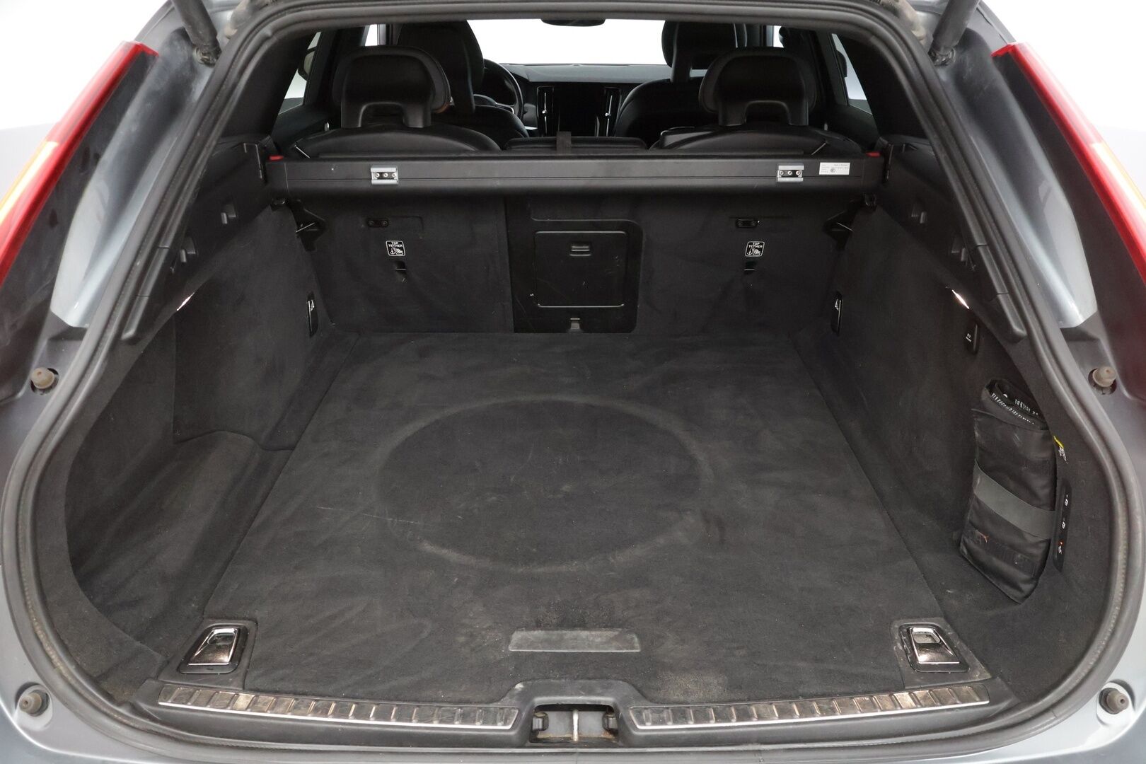 Volvo V90 2018 D4 AWD Business Inscription aut * Nahat muistilla / HUD / VOC / Pilot Assist / Adap. vakkari / Vetokoukku / Peruutuskamera / BLIS * - * Huippuvarusteilla / Webasto ja lohkolämmitin / Ei ADBLUE! / 2x renkaat ja vanteet *