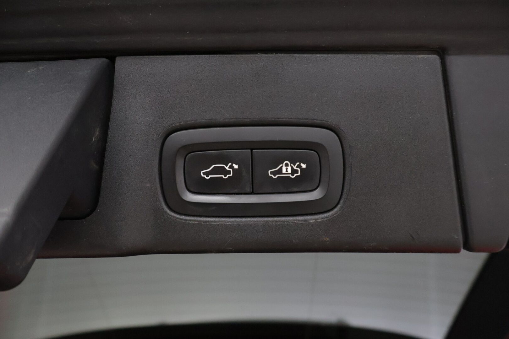 Volvo V90 2018 D4 AWD Business Inscription aut * Nahat muistilla / HUD / VOC / Pilot Assist / Adap. vakkari / Vetokoukku / Peruutuskamera / BLIS * - * Huippuvarusteilla / Webasto ja lohkolämmitin / Ei ADBLUE! / 2x renkaat ja vanteet *