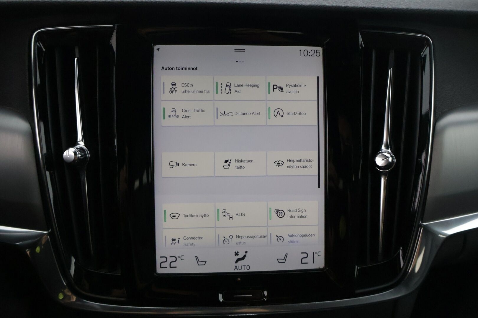Volvo V90 2018 D4 AWD Business Inscription aut * Nahat muistilla / HUD / VOC / Pilot Assist / Adap. vakkari / Vetokoukku / Peruutuskamera / BLIS * - * Huippuvarusteilla / Webasto ja lohkolämmitin / Ei ADBLUE! / 2x renkaat ja vanteet *
