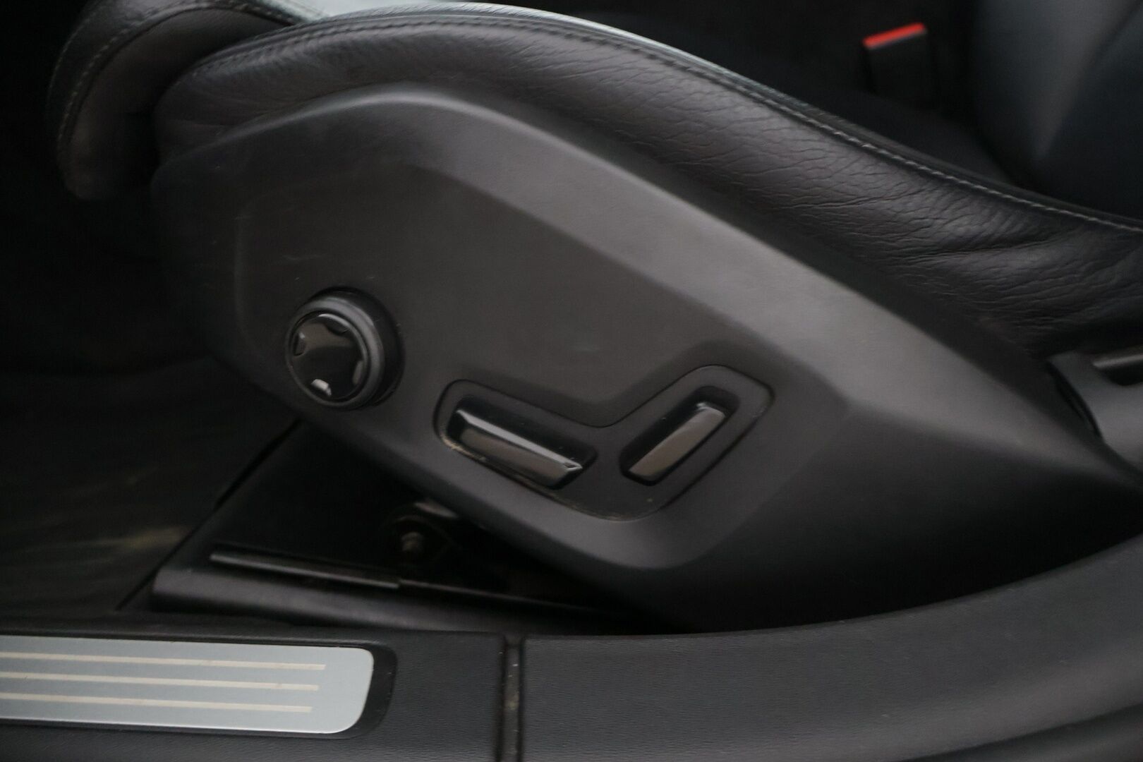 Volvo V90 2018 D4 AWD Business Inscription aut * Nahat muistilla / HUD / VOC / Pilot Assist / Adap. vakkari / Vetokoukku / Peruutuskamera / BLIS * - * Huippuvarusteilla / Webasto ja lohkolämmitin / Ei ADBLUE! / 2x renkaat ja vanteet *