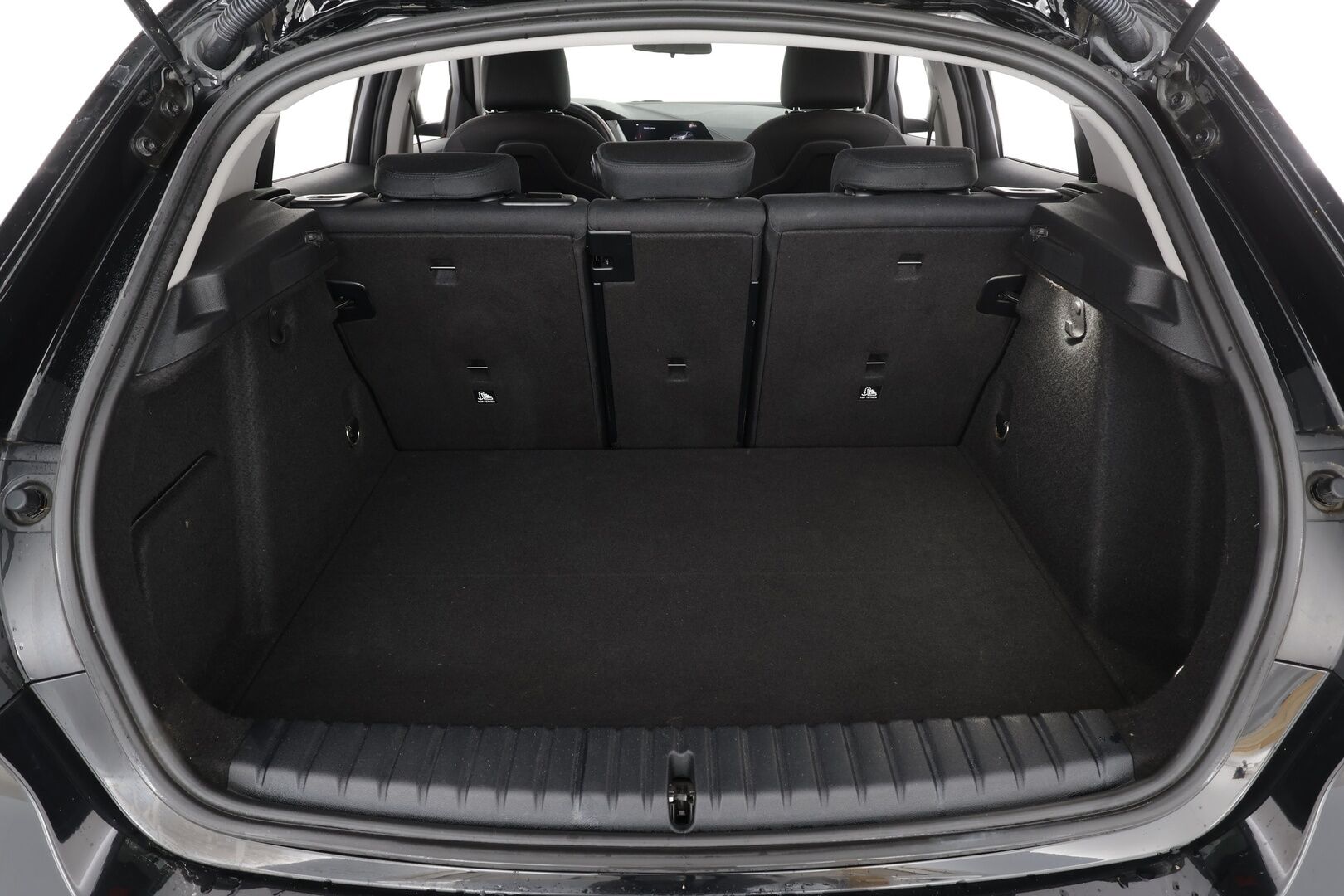 BMW 120 2020 F40 xDrive A Business * 1.Om Suomi-auto / Vakkari / P.tutkat / LED / Digimittaristo * - Kahdet renkaat aluvanteilla / Merkkihuollettu