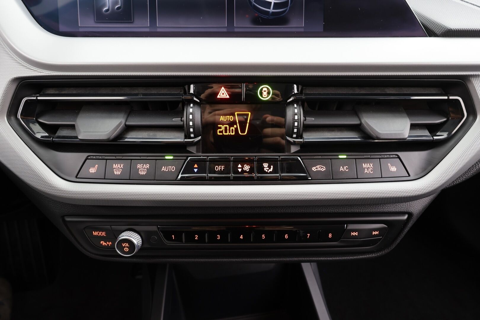 BMW 120 2020 F40 xDrive A Business * 1.Om Suomi-auto / Vakkari / P.tutkat / LED / Digimittaristo * - Kahdet renkaat aluvanteilla / Merkkihuollettu