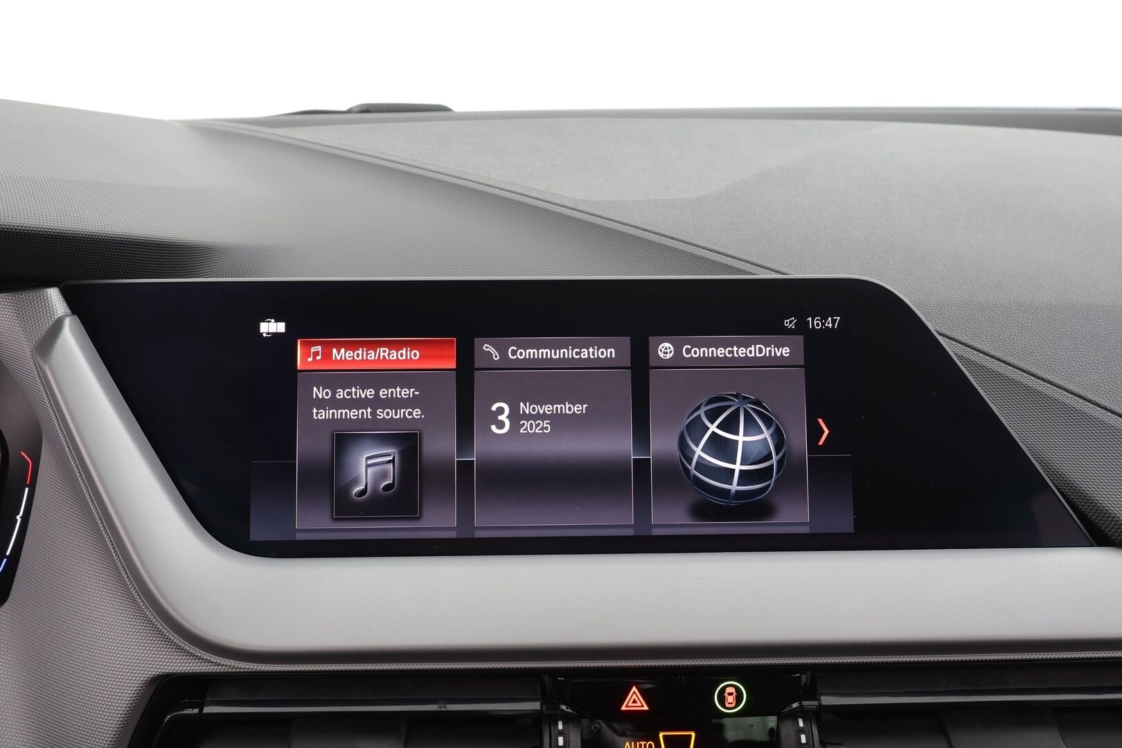 BMW 120 2020 F40 xDrive A Business * 1.Om Suomi-auto / Vakkari / P.tutkat / LED / Digimittaristo * - Kahdet renkaat aluvanteilla / Merkkihuollettu