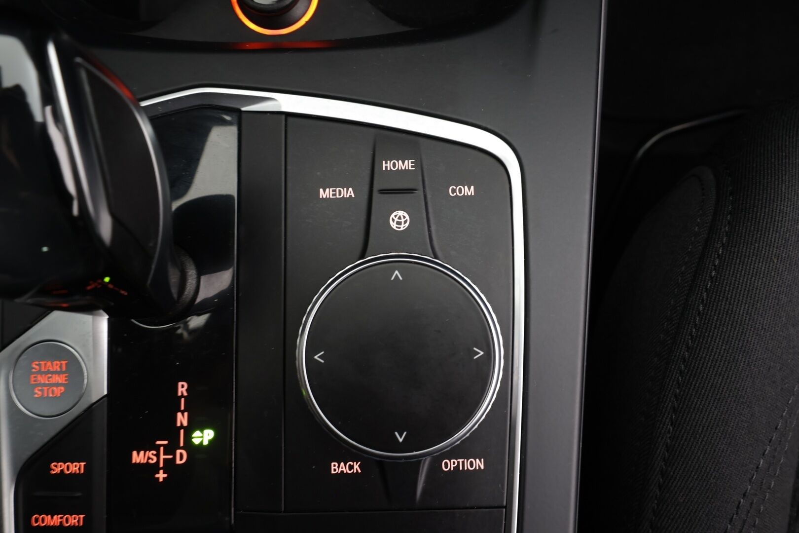 BMW 120 2020 F40 xDrive A Business * 1.Om Suomi-auto / Vakkari / P.tutkat / LED / Digimittaristo * - Kahdet renkaat aluvanteilla / Merkkihuollettu