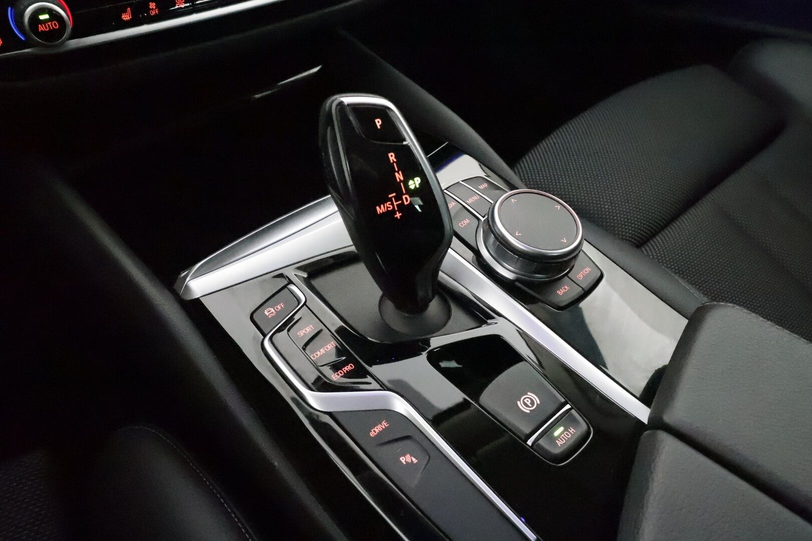 BMW 530 2020 G30 Sedan 530e A Charged Edition Sport ** P.Kamera / LED-valot / Sporttipenkit / HiFi / Navi / KeylessGO ** - Suomi-auto / 2x Renkaat