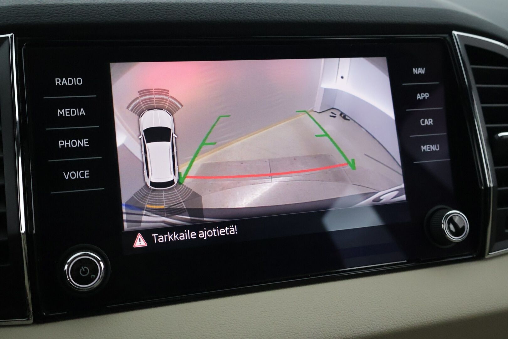 Skoda Karoq 2020 Skoda Karoq 1.5 TSI DSG Exclusive / Webasto / ACC / Koukku / Navi / Panorama / Siisti! - Suomi auto / P-kamera / Tutkat / LEDIT / Nahkasisusta / Smartlink / 2 x hyvät renkaat / Webasto / Nahkasisusta