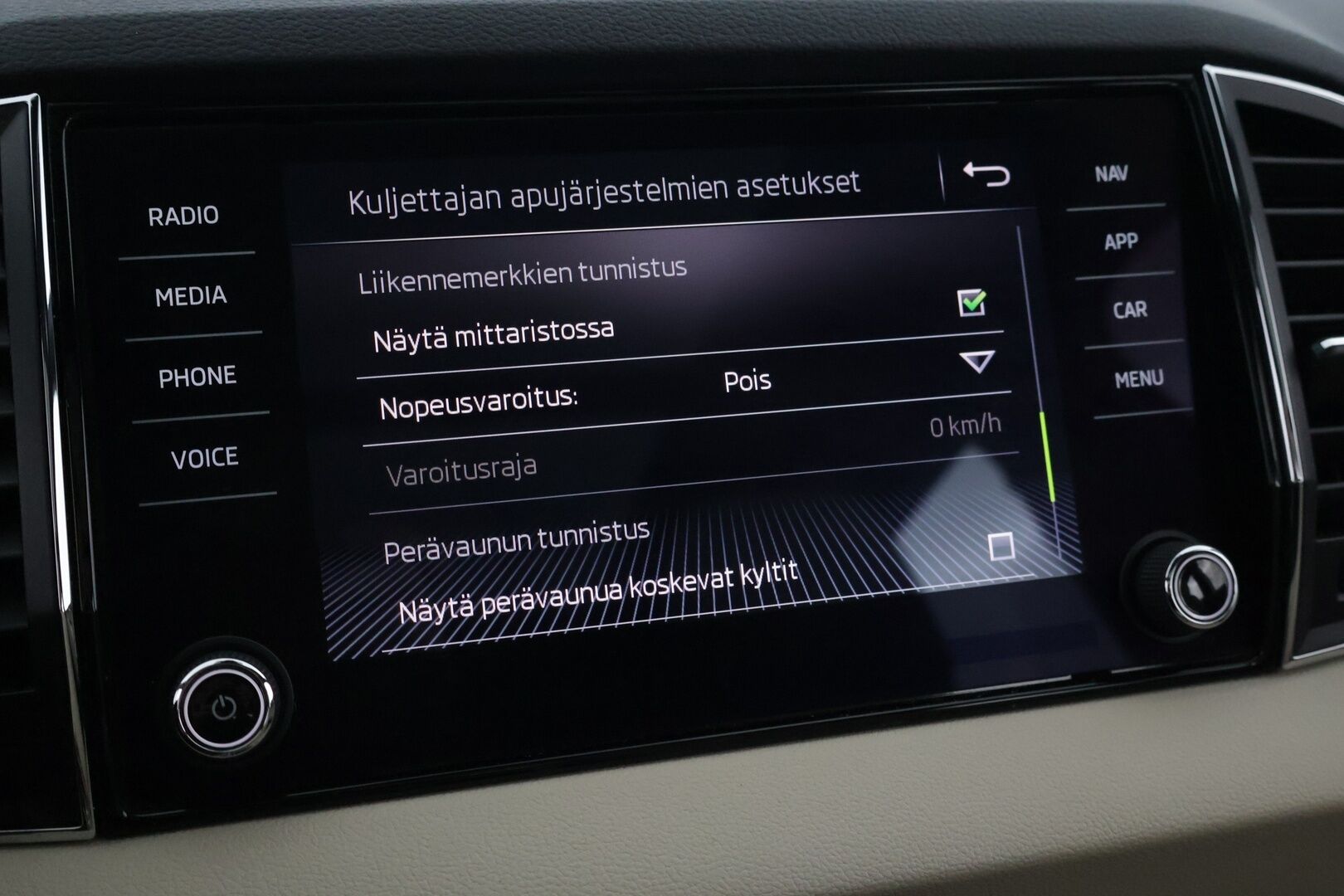 Skoda Karoq 2020 Skoda Karoq 1.5 TSI DSG Exclusive / Webasto / ACC / Koukku / Navi / Panorama / Siisti! - Suomi auto / P-kamera / Tutkat / LEDIT / Nahkasisusta / Smartlink / 2 x hyvät renkaat / Webasto / Nahkasisusta