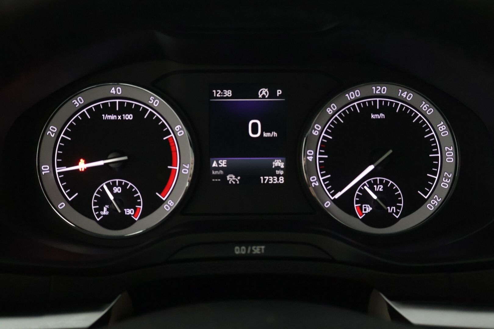 Skoda Karoq 2020 Skoda Karoq 1.5 TSI DSG Exclusive / Webasto / ACC / Koukku / Navi / Panorama / Siisti! - Suomi auto / P-kamera / Tutkat / LEDIT / Nahkasisusta / Smartlink / 2 x hyvät renkaat / Webasto / Nahkasisusta