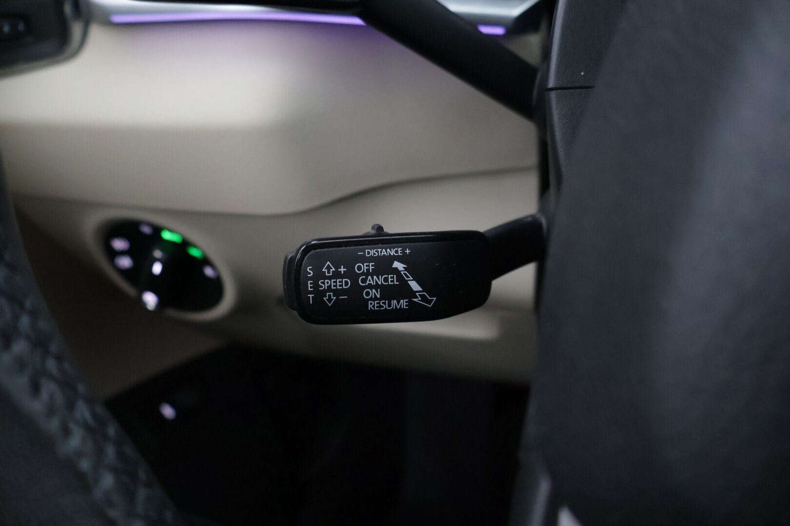 Skoda Karoq 2020 Skoda Karoq 1.5 TSI DSG Exclusive / Webasto / ACC / Koukku / Navi / Panorama / Siisti! - Suomi auto / P-kamera / Tutkat / LEDIT / Nahkasisusta / Smartlink / 2 x hyvät renkaat / Webasto / Nahkasisusta