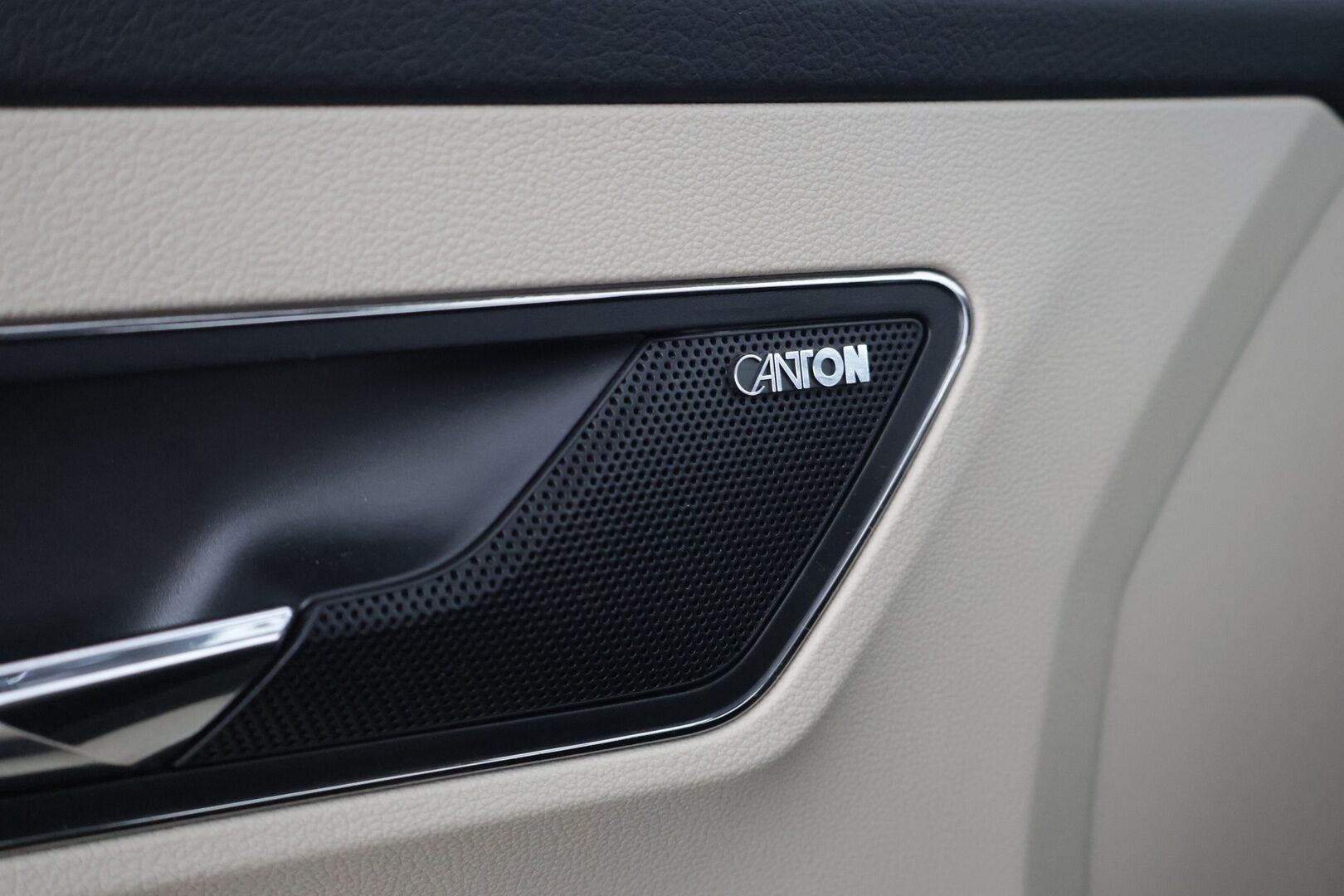 Skoda Karoq 2020 Skoda Karoq 1.5 TSI DSG Exclusive / Webasto / ACC / Koukku / Navi / Panorama / Siisti! - Suomi auto / P-kamera / Tutkat / LEDIT / Nahkasisusta / Smartlink / 2 x hyvät renkaat / Webasto / Nahkasisusta