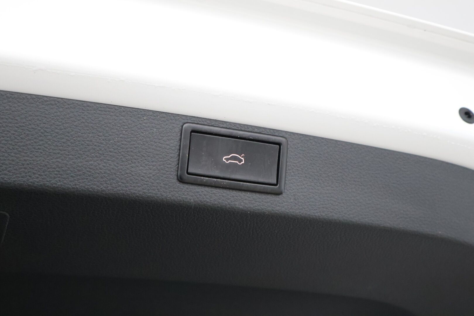 Skoda Karoq 2020 Skoda Karoq 1.5 TSI DSG Exclusive / Webasto / ACC / Koukku / Navi / Panorama / Siisti! - Suomi auto / P-kamera / Tutkat / LEDIT / Nahkasisusta / Smartlink / 2 x hyvät renkaat / Webasto / Nahkasisusta