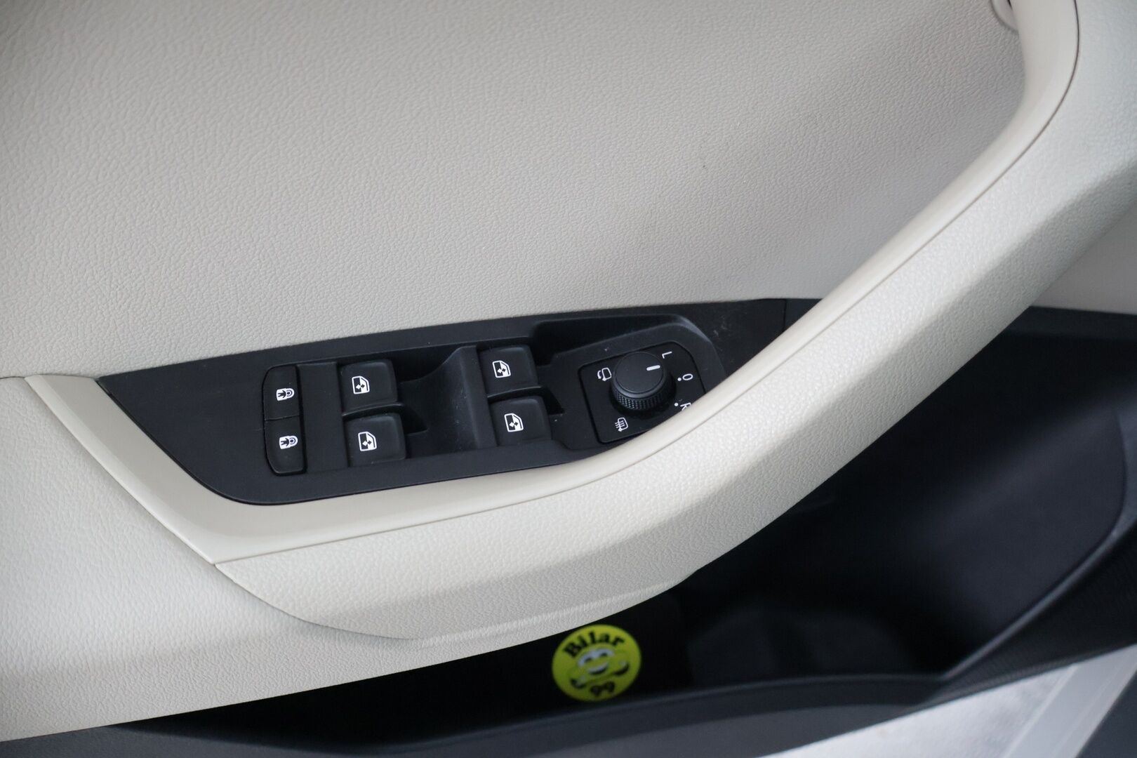 Skoda Karoq 2020 Skoda Karoq 1.5 TSI DSG Exclusive / Webasto / ACC / Koukku / Navi / Panorama / Siisti! - Suomi auto / P-kamera / Tutkat / LEDIT / Nahkasisusta / Smartlink / 2 x hyvät renkaat / Webasto / Nahkasisusta