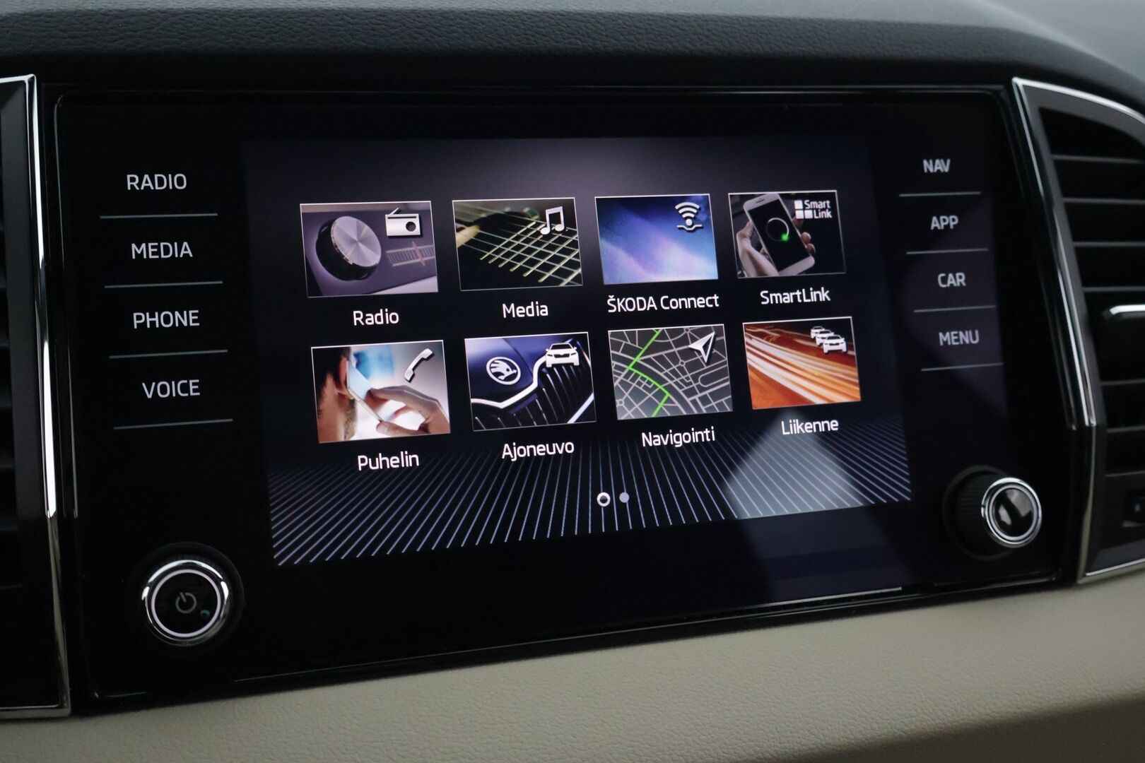 Skoda Karoq 2020 Skoda Karoq 1.5 TSI DSG Exclusive / Webasto / ACC / Koukku / Navi / Panorama / Siisti! - Suomi auto / P-kamera / Tutkat / LEDIT / Nahkasisusta / Smartlink / 2 x hyvät renkaat / Webasto / Nahkasisusta