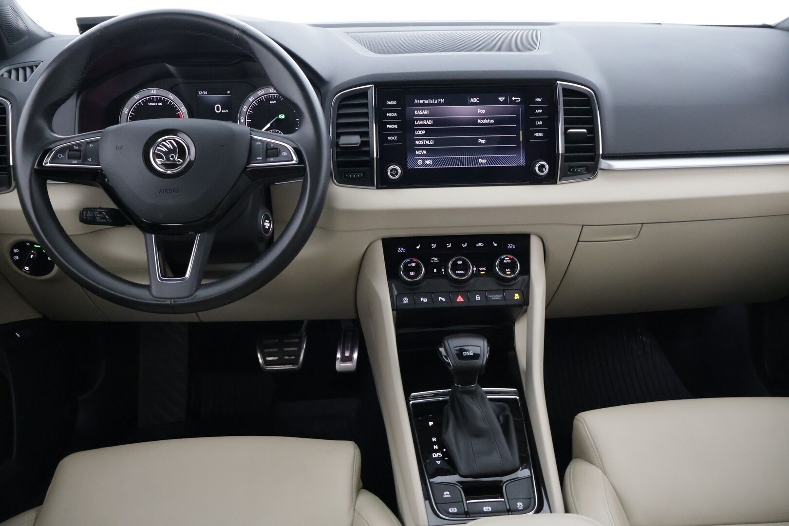 Skoda Karoq 2020 Skoda Karoq 1.5 TSI DSG Exclusive / Webasto / ACC / Koukku / Navi / Panorama / Siisti! - Suomi auto / P-kamera / Tutkat / LEDIT / Nahkasisusta / Smartlink / 2 x hyvät renkaat / Webasto / Nahkasisusta