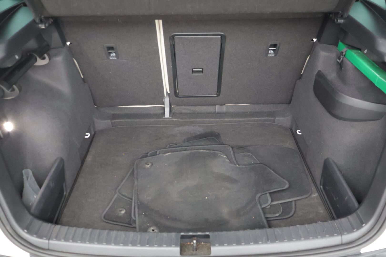 Skoda Karoq 2020 Skoda Karoq 1.5 TSI DSG Exclusive / Webasto / ACC / Koukku / Navi / Panorama / Siisti! - Suomi auto / P-kamera / Tutkat / LEDIT / Nahkasisusta / Smartlink / 2 x hyvät renkaat / Webasto / Nahkasisusta