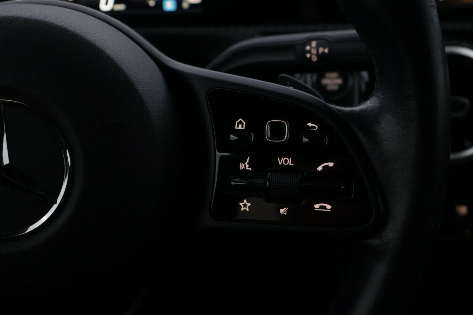 Mercedes-Benz A 2020 180 d A Business Style * Suomi-auto / Webasto / Koukku / P. kamera / Adapt. LED / Vakkari / Puolinahat / Mustasisäkatto* - Taloudellinen pikkumersu hyvillä varusteilla / 2 Alkuperäiset alumiini vanteet hyvillä renkailla / Ajastettava Webasto