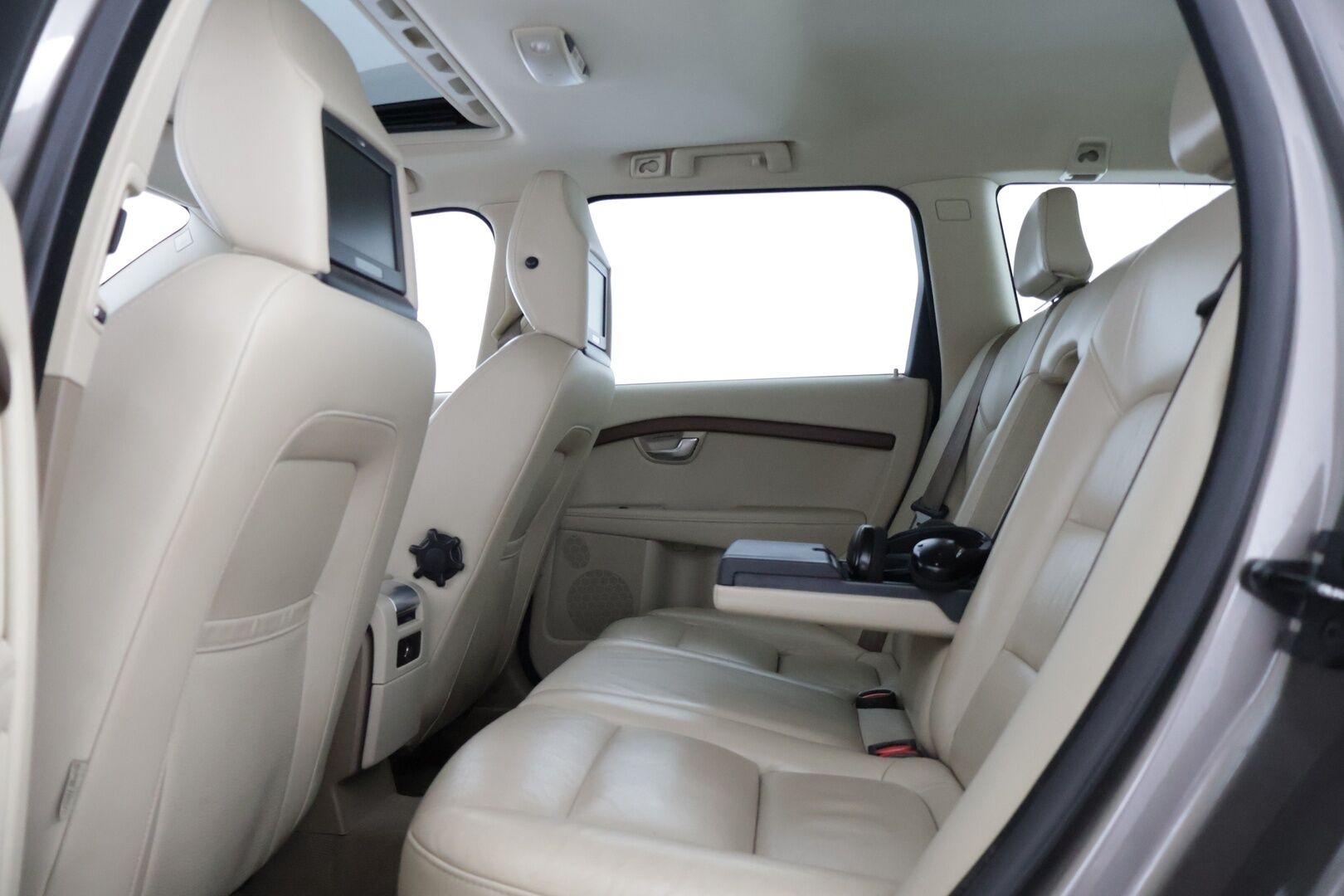 Volvo V70 2011 2,5FT Summum * Kattoluukku / Keyless / Webasto / Tutkat / Sähkökontti / Nahkapenkit / Koukku / Etuistuin muistilla / Volvo TV - Bi-Fuel / Huippusiisti / Erikoiset varusteet / 29litran isompi bensatankki / Särmät huollot *