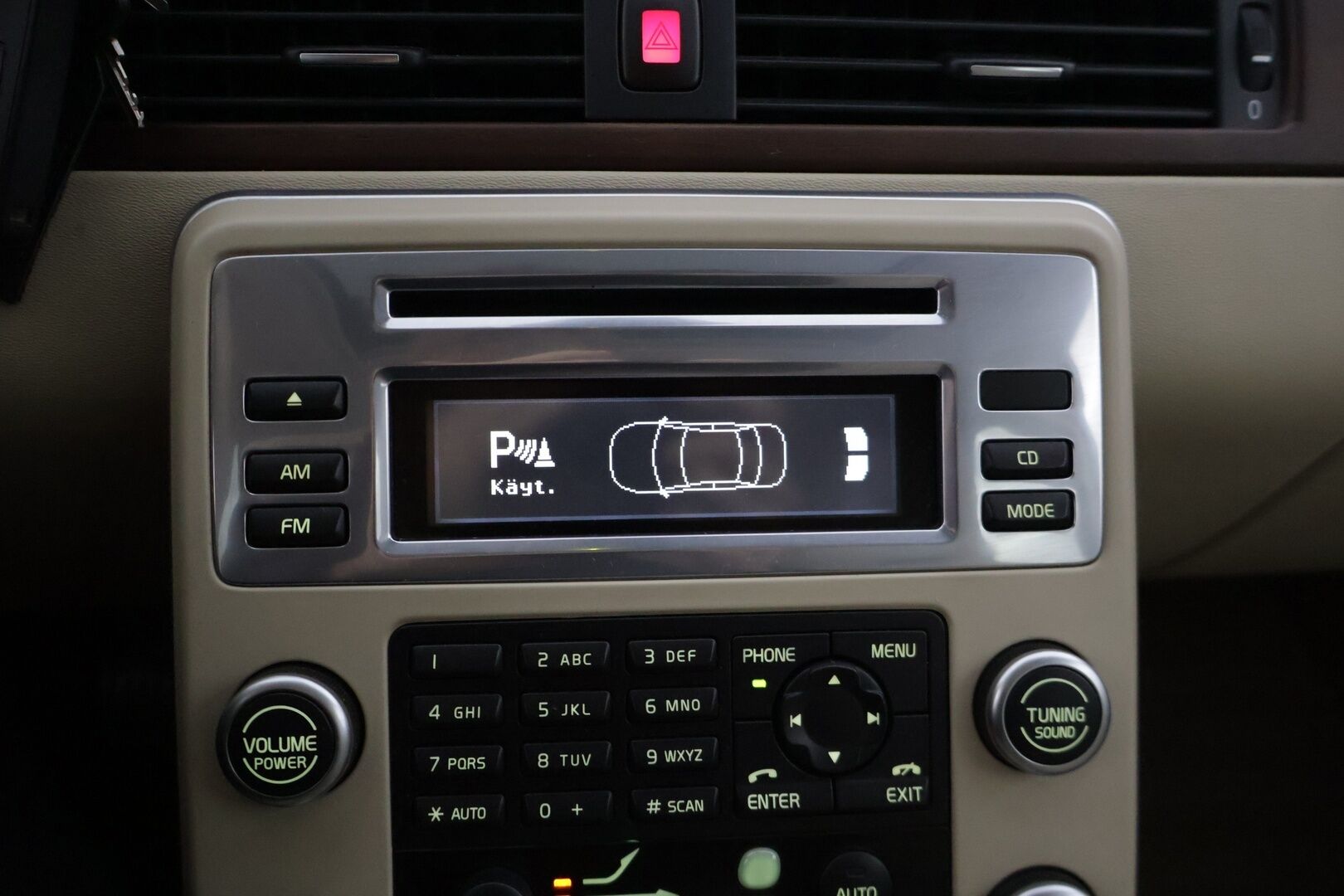 Volvo V70 2011 2,5FT Summum * Kattoluukku / Keyless / Webasto / Tutkat / Sähkökontti / Nahkapenkit / Koukku / Etuistuin muistilla / Volvo TV - Bi-Fuel / Huippusiisti / Erikoiset varusteet / 29litran isompi bensatankki / Särmät huollot *