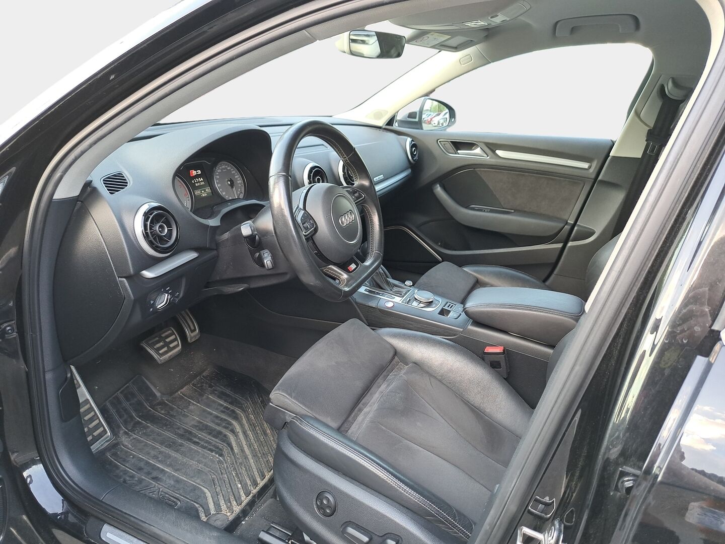 Audi S3 2016 Sedan 2.0 TFSI 221 kW quattro S tronic *Bang&Olufsen / ACC / Sähköpenkit / MMI / Keyless / P.Tutkat  / Lohko S.Pistoke* - *Erittäin särmästi huollettu harvinainen S3 Sedan kovilla varusteilla*