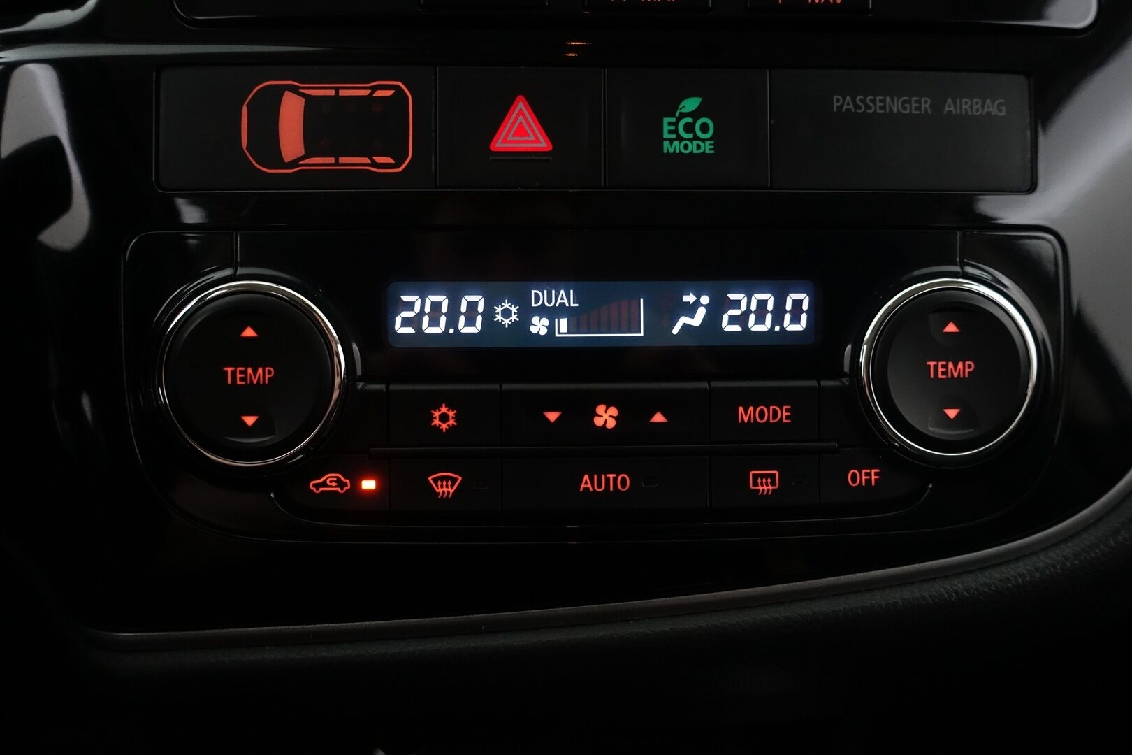 Mitsubishi OUTLANDER PHEV 2016 Instyle 4WD - * Rockford Fosqate | P.Kamera | Navi | Vakkari | Keyless | Nahka/Alcantara | Tutkat | Bluetooth | 2X Renkaat & Aluvanteet *
