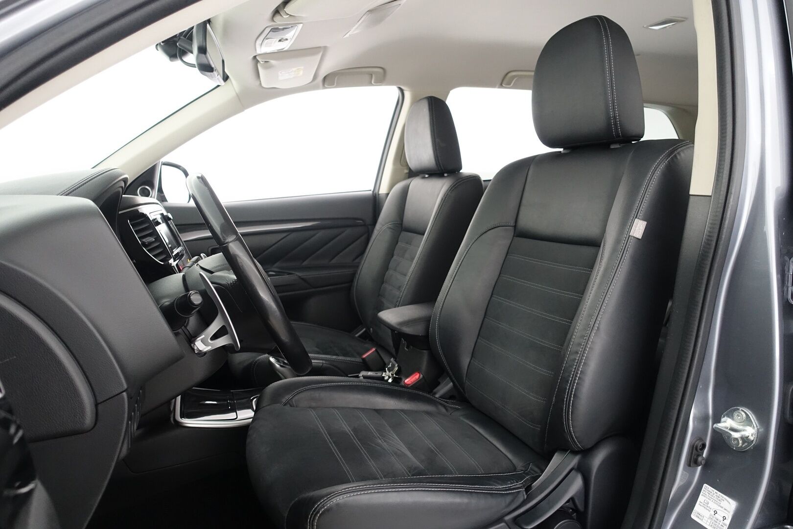Mitsubishi OUTLANDER PHEV 2016 Instyle 4WD - * Rockford Fosqate | P.Kamera | Navi | Vakkari | Keyless | Nahka/Alcantara | Tutkat | Bluetooth | 2X Renkaat & Aluvanteet *