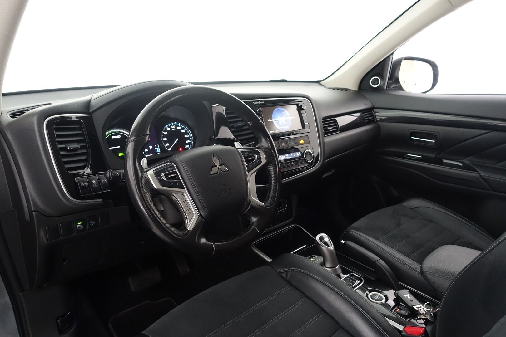 Mitsubishi OUTLANDER PHEV 2016 Instyle 4WD - * Rockford Fosqate | P.Kamera | Navi | Vakkari | Keyless | Nahka/Alcantara | Tutkat | Bluetooth | 2X Renkaat & Aluvanteet *