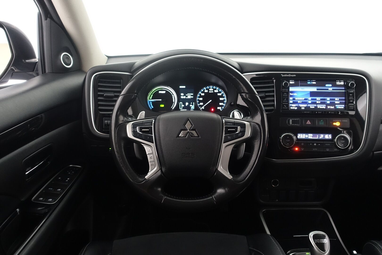 Mitsubishi OUTLANDER PHEV 2016 Instyle 4WD - * Rockford Fosqate | P.Kamera | Navi | Vakkari | Keyless | Nahka/Alcantara | Tutkat | Bluetooth | 2X Renkaat & Aluvanteet *