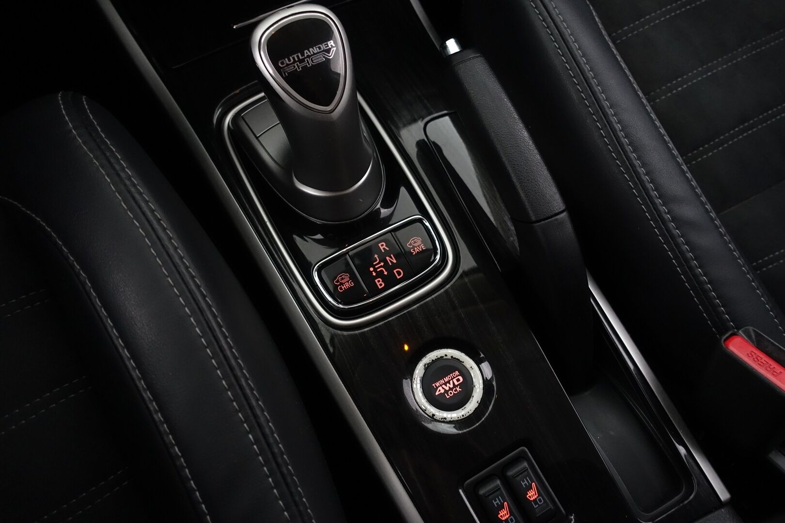 Mitsubishi OUTLANDER PHEV 2016 Instyle 4WD - * Rockford Fosqate | P.Kamera | Navi | Vakkari | Keyless | Nahka/Alcantara | Tutkat | Bluetooth | 2X Renkaat & Aluvanteet *