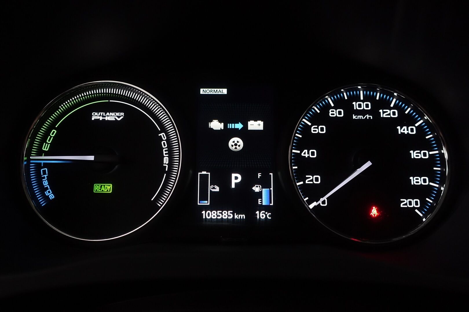 Mitsubishi OUTLANDER PHEV 2016 Instyle 4WD - * Rockford Fosqate | P.Kamera | Navi | Vakkari | Keyless | Nahka/Alcantara | Tutkat | Bluetooth | 2X Renkaat & Aluvanteet *