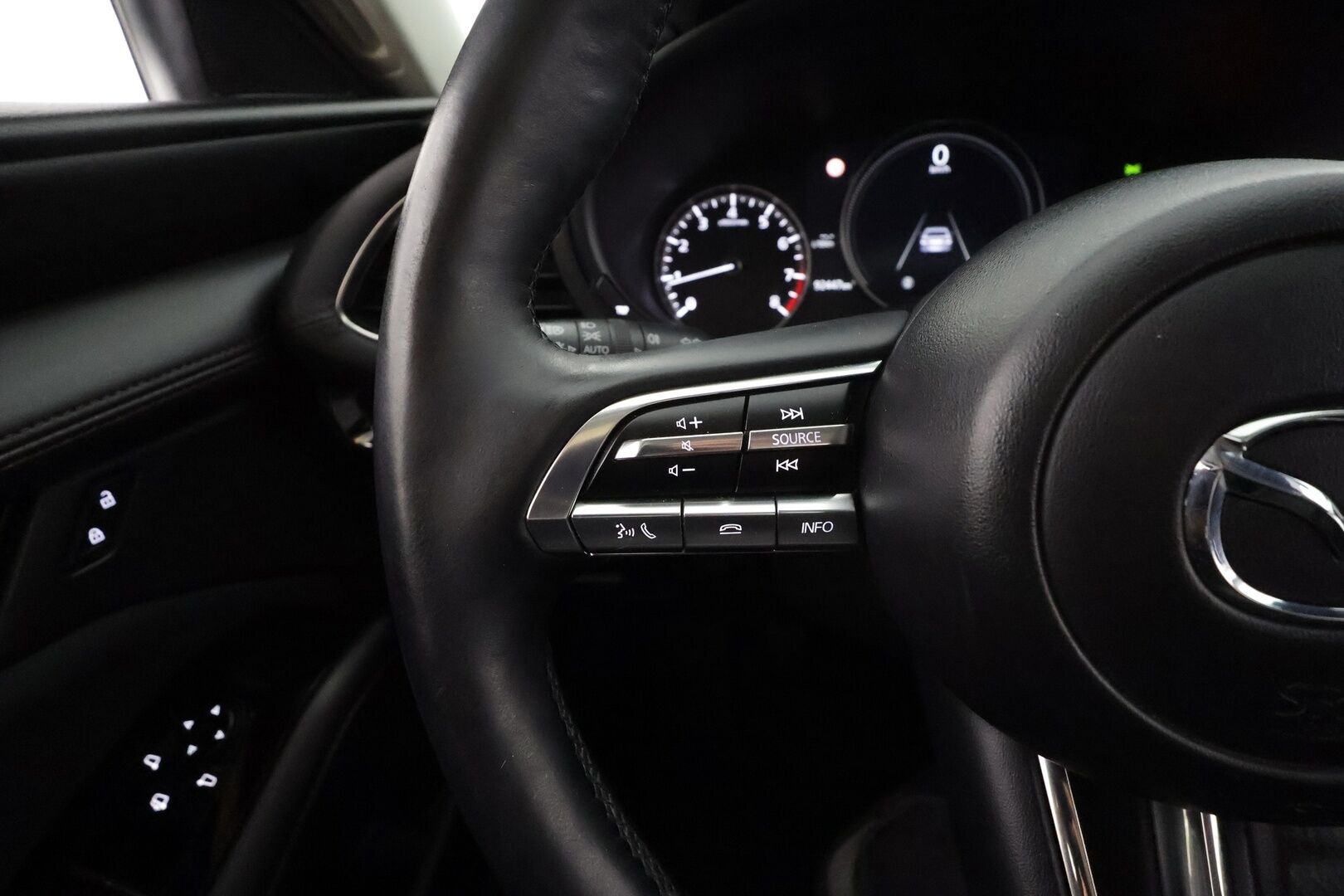 Mazda 3 2020 Sedan 2,0 (180hv) M Hybrid Skyactiv-X Vision Plus Business MT * ACC / P.kamera / LED /  Keyless / Lohko / HUD * - Merkkihuollettu / Suomi-auto / Kahdet renkaat