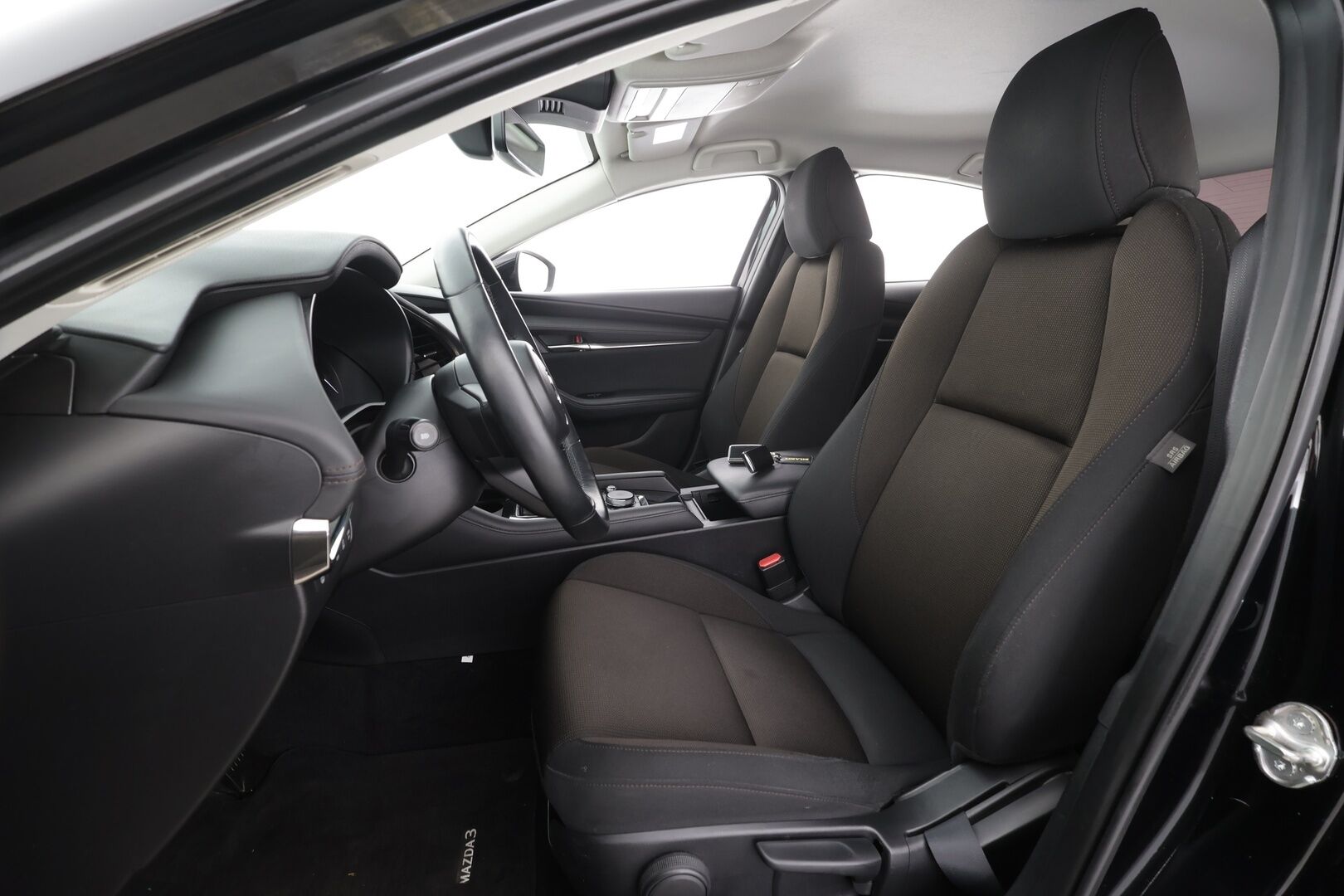 Mazda 3 2020 Sedan 2,0 (180hv) M Hybrid Skyactiv-X Vision Plus Business MT * ACC / P.kamera / LED /  Keyless / Lohko / HUD * - Merkkihuollettu / Suomi-auto / Kahdet renkaat