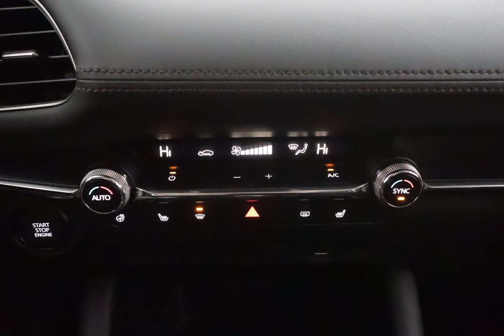 Mazda 3 2020 Sedan 2,0 (180hv) M Hybrid Skyactiv-X Vision Plus Business MT * ACC / P.kamera / LED /  Keyless / Lohko / HUD * - Merkkihuollettu / Suomi-auto / Kahdet renkaat