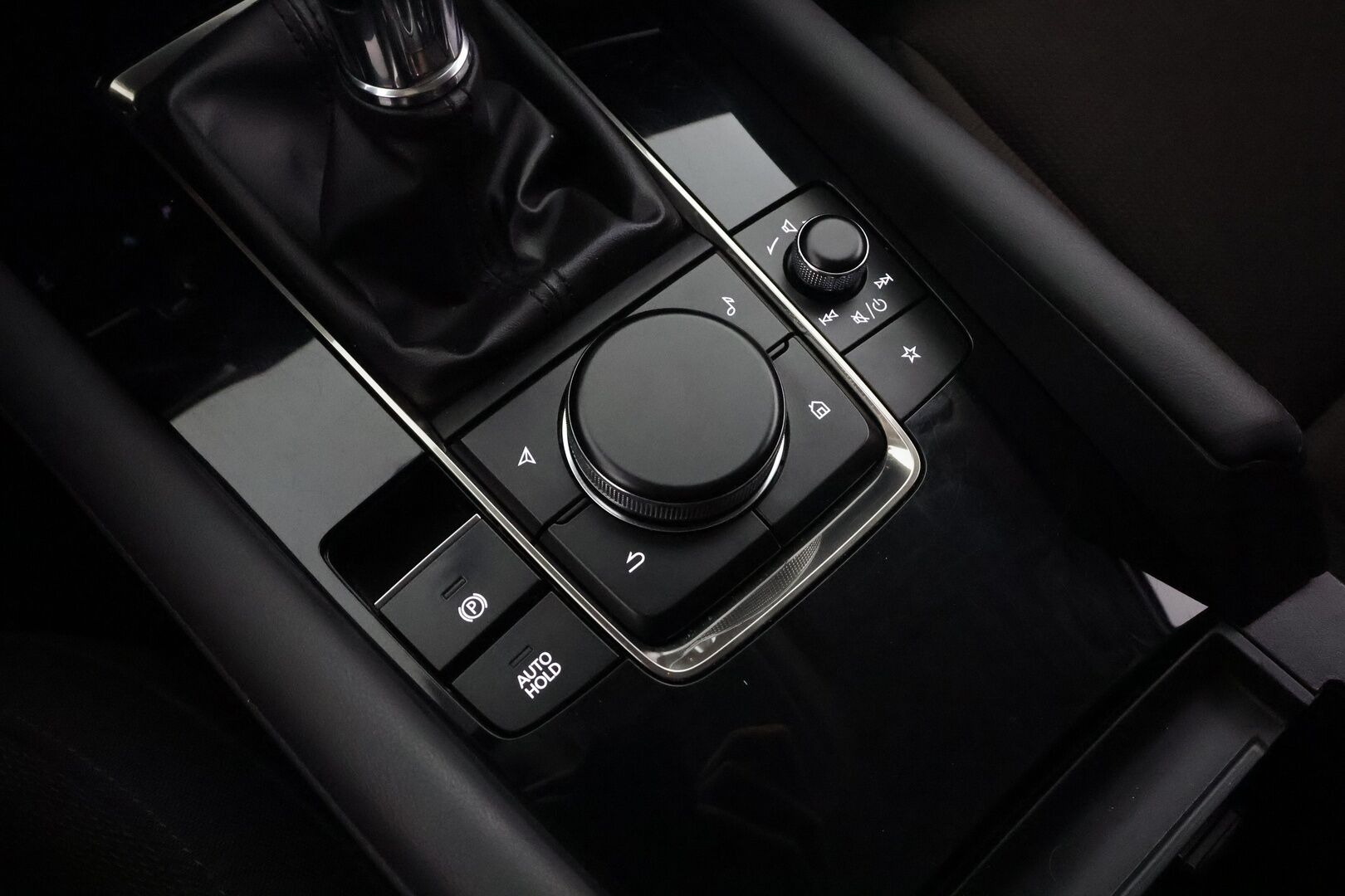 Mazda 3 2020 Sedan 2,0 (180hv) M Hybrid Skyactiv-X Vision Plus Business MT * ACC / P.kamera / LED /  Keyless / Lohko / HUD * - Merkkihuollettu / Suomi-auto / Kahdet renkaat