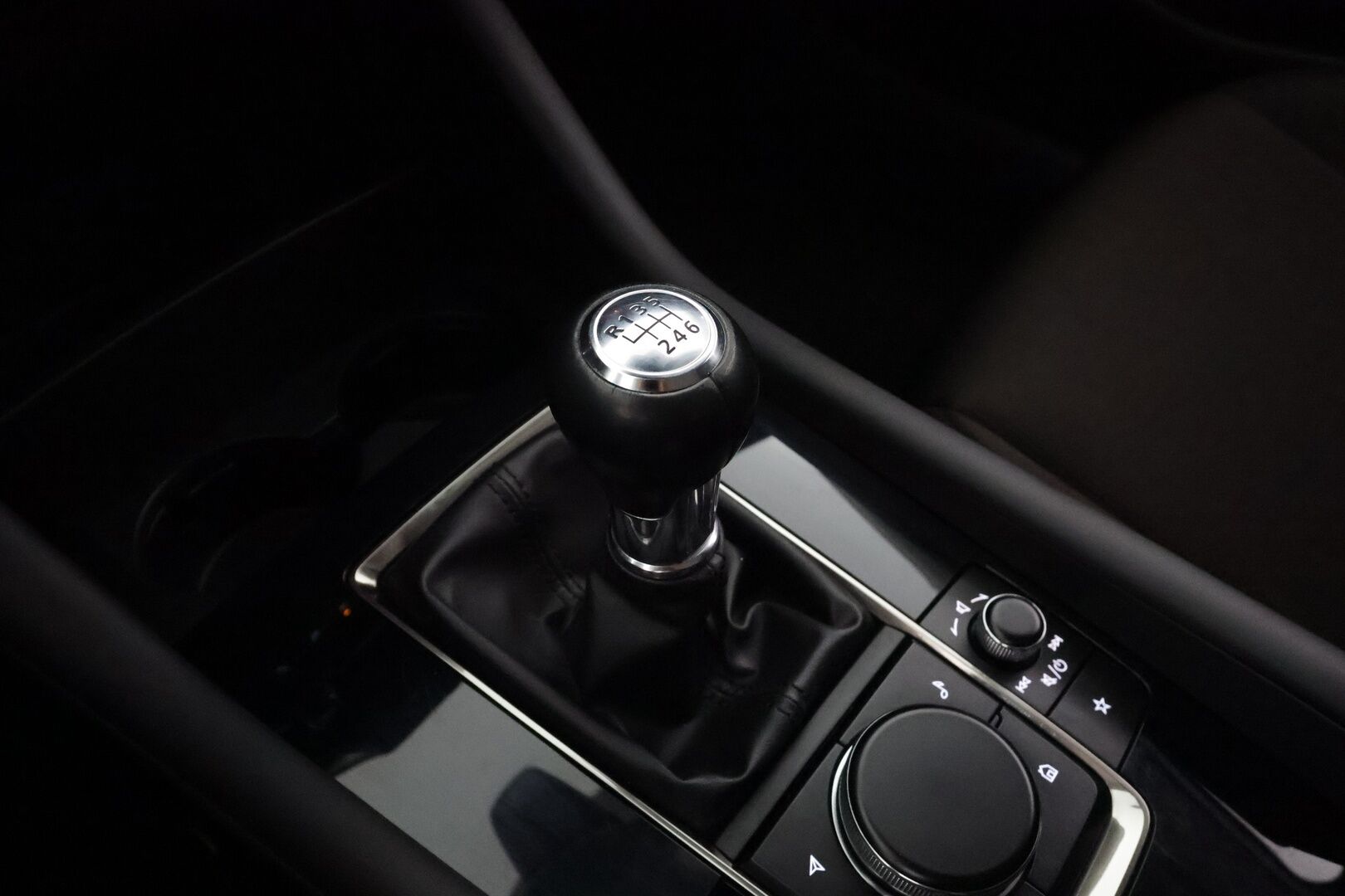 Mazda 3 2020 Sedan 2,0 (180hv) M Hybrid Skyactiv-X Vision Plus Business MT * ACC / P.kamera / LED /  Keyless / Lohko / HUD * - Merkkihuollettu / Suomi-auto / Kahdet renkaat