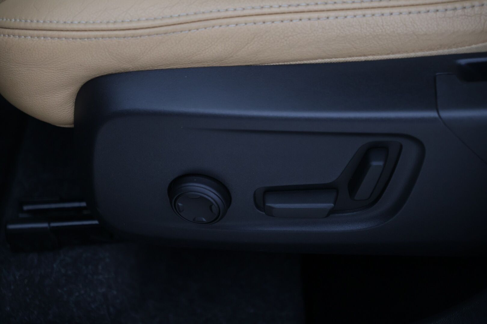 Volvo XC40 2020 T4 AWD Business Inscription  *Webasto* / *ACC* / 'Nahkaverhoilu* - Huippu neliveto / Kattavasti varusteltu / Hyvin pidetty loisto yksilö!