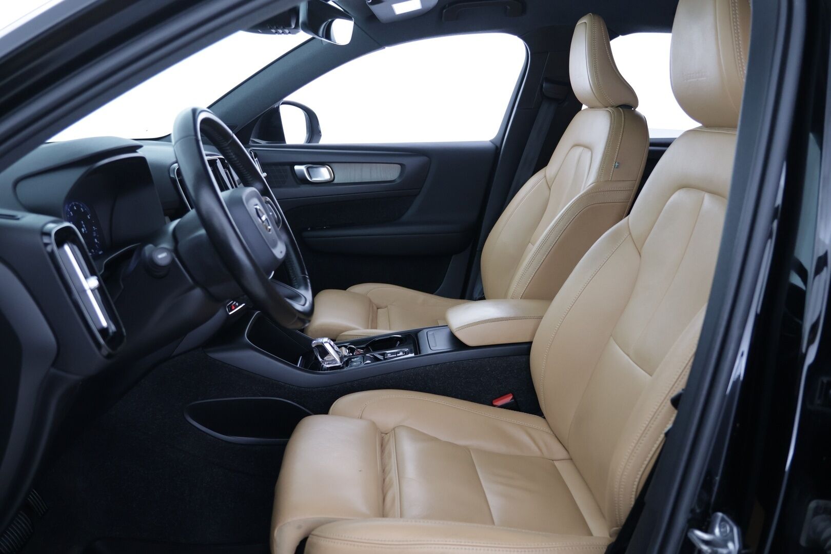 Volvo XC40 2020 T4 AWD Business Inscription  *Webasto* / *ACC* / 'Nahkaverhoilu* - Huippu neliveto / Kattavasti varusteltu / Hyvin pidetty loisto yksilö!