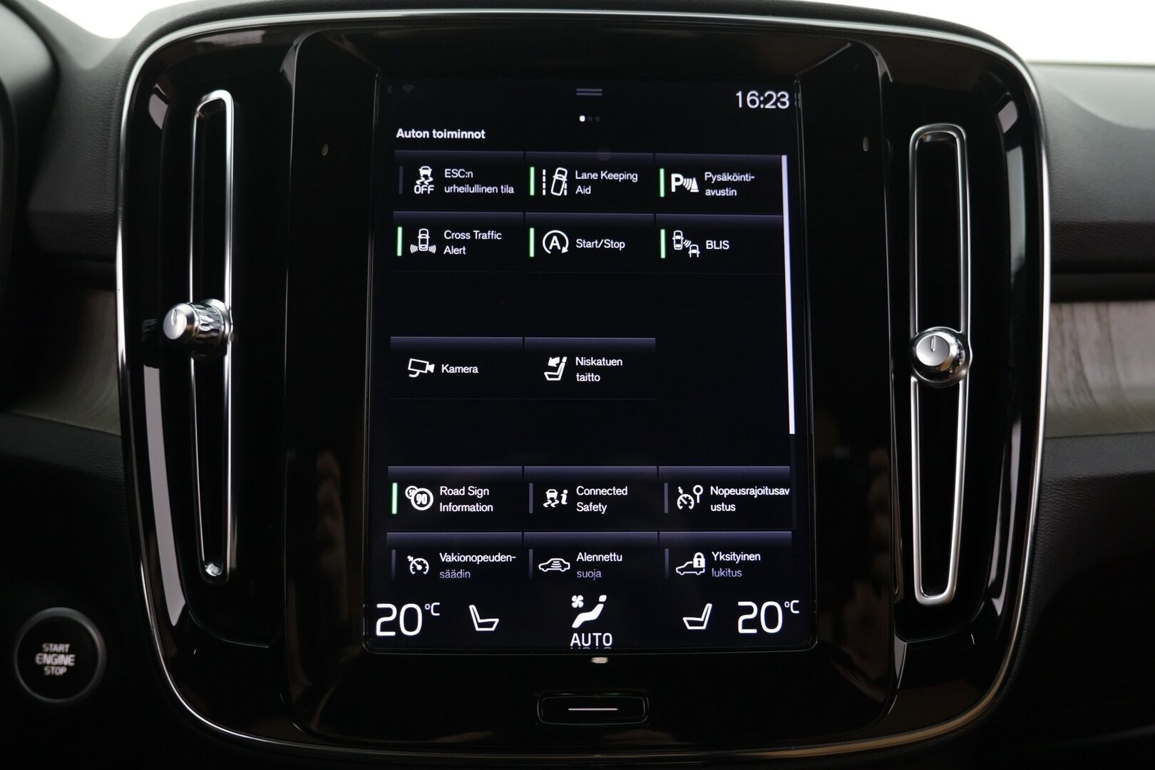 Volvo XC40 2020 T4 AWD Business Inscription  *Webasto* / *ACC* / 'Nahkaverhoilu* - Huippu neliveto / Kattavasti varusteltu / Hyvin pidetty loisto yksilö!