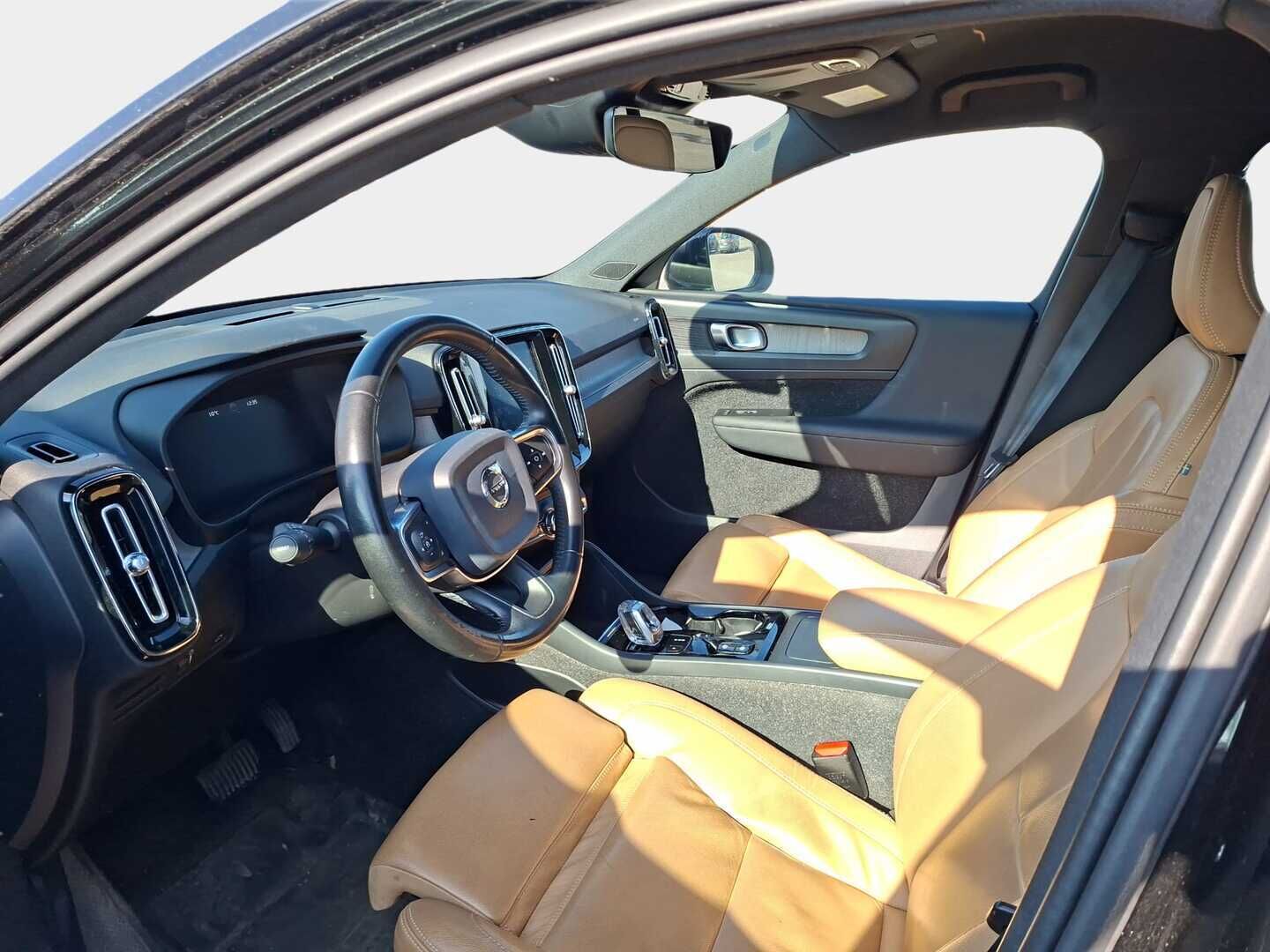 Volvo XC40 2020 T4 AWD Business Inscription  *Webasto* / *ACC* / 'Nahkaverhoilu* - Huippu neliveto / Kattavasti varusteltu / Hyvin pidetty loisto yksilö!