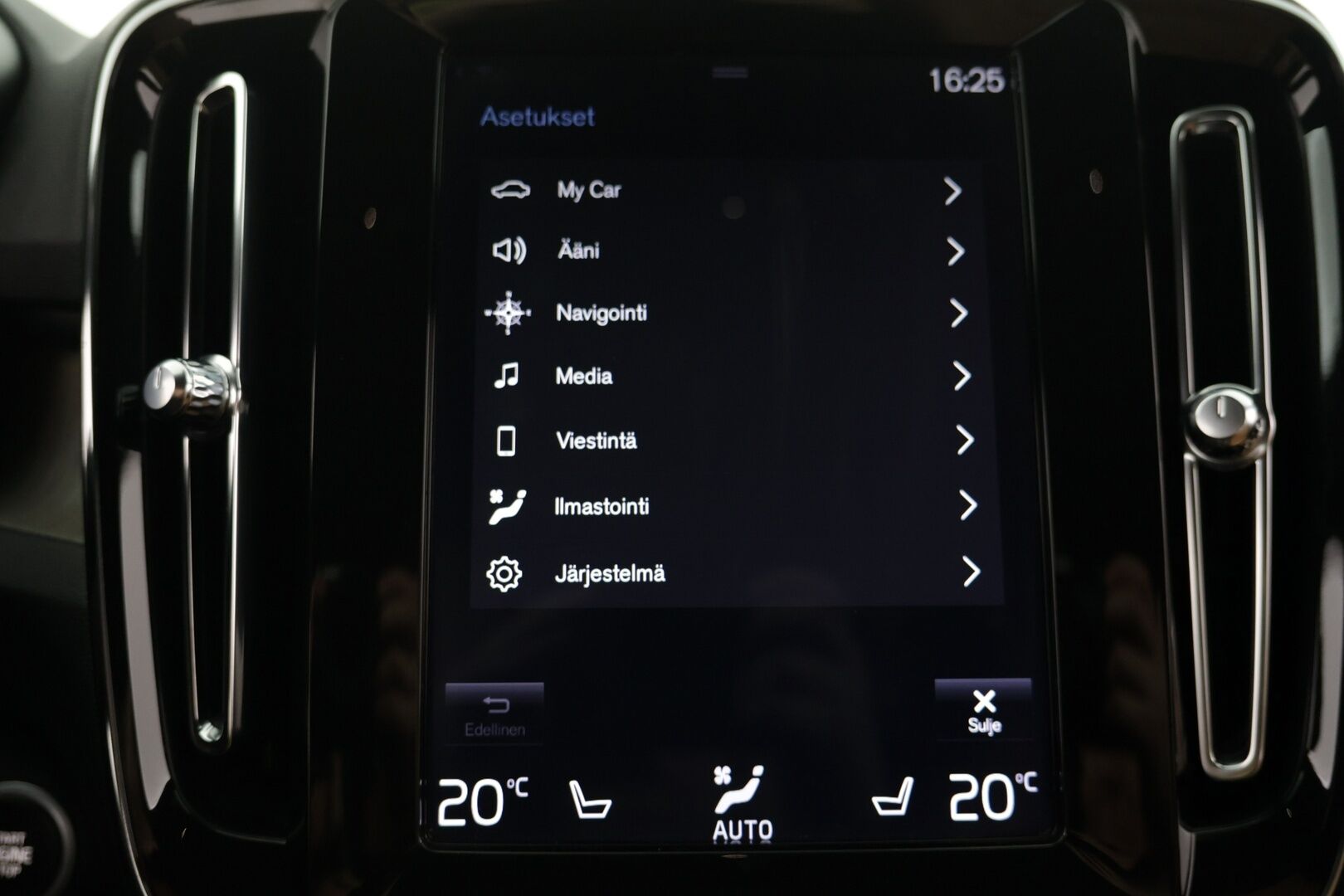 Volvo XC40 2020 T4 AWD Business Inscription  *Webasto* / *ACC* / 'Nahkaverhoilu* - Huippu neliveto / Kattavasti varusteltu / Hyvin pidetty loisto yksilö!
