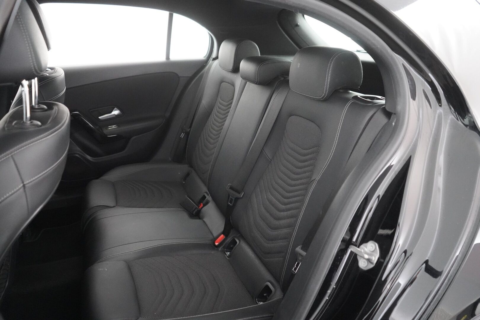 Mercedes-Benz A 2020 180 A Business Style - Widescreen | Puolinahat | Kamera | Premium audio | Kahdet renkaat Mersun alumiinivantein 