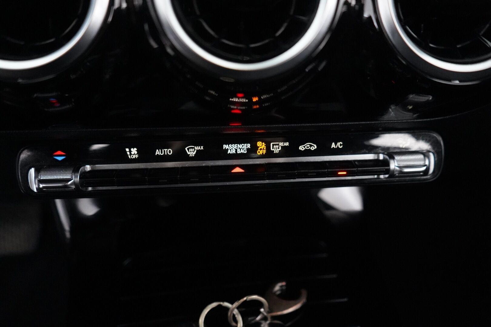 Mercedes-Benz A 2020 180 A Business Style - Widescreen | Puolinahat | Kamera | Premium audio | Kahdet renkaat Mersun alumiinivantein 