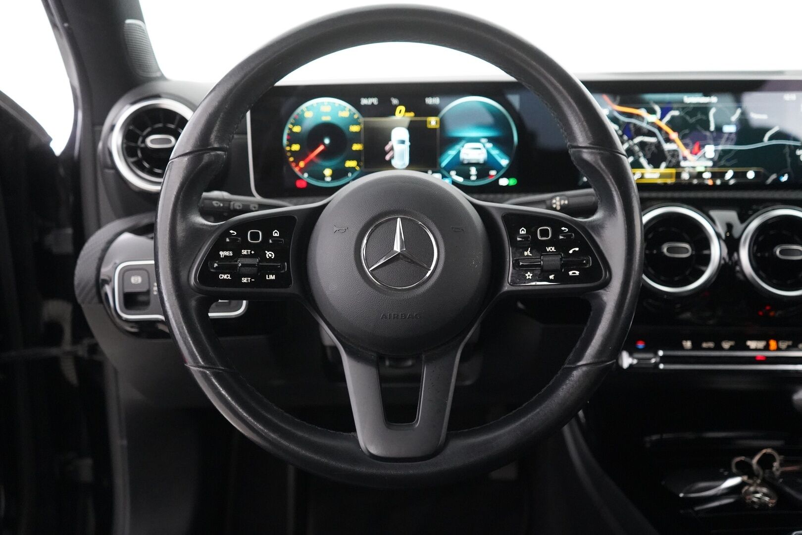 Mercedes-Benz A 2020 180 A Business Style - Widescreen | Puolinahat | Kamera | Premium audio | Kahdet renkaat Mersun alumiinivantein 