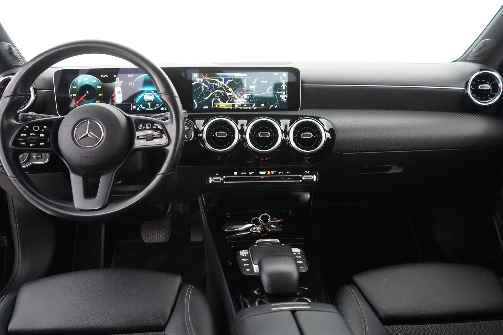 Mercedes-Benz A 2020 180 A Business Style - Widescreen | Puolinahat | Kamera | Premium audio | Kahdet renkaat Mersun alumiinivantein 