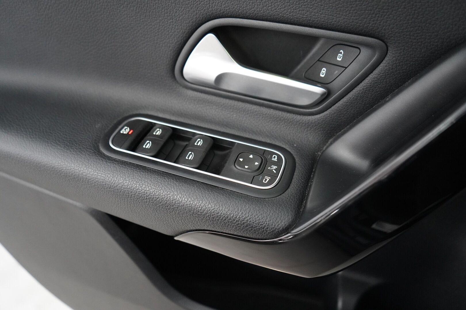 Mercedes-Benz A 2020 180 A Business Style - Widescreen | Puolinahat | Kamera | Premium audio | Kahdet renkaat Mersun alumiinivantein 