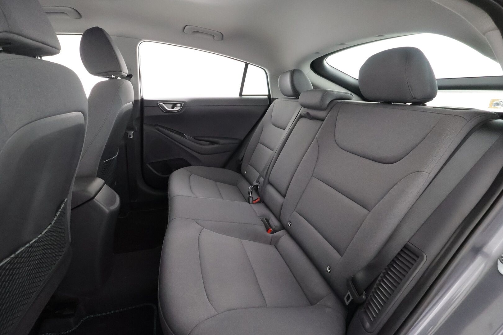 Hyundai IONIQ plug-in 2021 1,6 plug-in 141 hv 6-DCT Comfort Limited Edition MY20 - | Merkkihuollettu | Facelift | Vakkari | P.kamera | Lane Assist | Apple & Android | Lohko+sisälämmitin | Lämm. ratti | 2x renkaat aluin | 